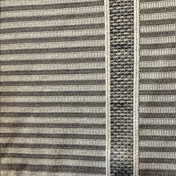 Lululemon Size 4 - Excellent Condition - Gray Striped Long Sleeve Top - Picture 4 of 7